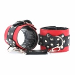 ОКОВЫ НА НОГИ ИЗ КОЖИ ЧЕРНО-КРАСНЫЕ [56004]