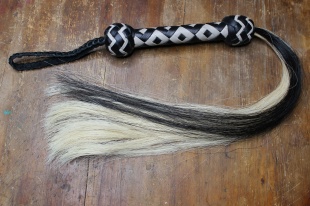 Флоггер из кожи и конского волоса, цвет в ассорт.