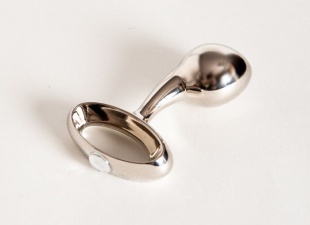 Анальная втулка серебро ToyFa с ручкой-кольцом