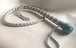 СНЕЙК-КНУТ БЕЛО-ГОЛУБОЙ 140 СМ. ИТАЛЬЯНСКАЯ КОЖА ХРОМОВОГО ДУБЛЕНИЯ РУЧНАЯ РАБОТА 