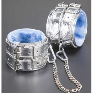 Оковы серебряные с голубым мехом