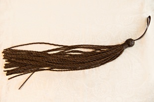 ФЛОГГЕР КИСТЕВОЙ КОРИЧНЕВЫЙ 55 СМ.  НАТУРАЛЬНАЯ КОЖА  РУЧНАЯ РАБОТА