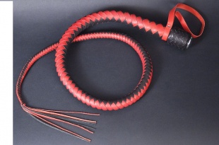 КНУТ ЧЕРНО-КРАСНЫЙ 60 СМ. НАТУРАЛЬНАЯ КОЖА РОССИЯ