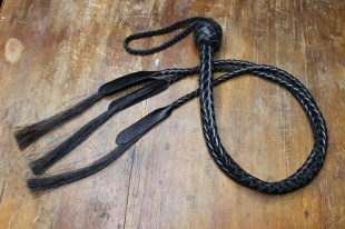 Трёххвостовик из кожи и конских волос, цвет в ассорт.