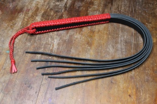 Флоггер мегера, цвет в ассортименте 85 см