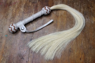 Флоггер из кожи и конского волоса, цвет в ассорт.